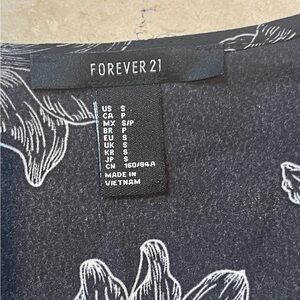 Forever 21 Monochrome Floral Print Top